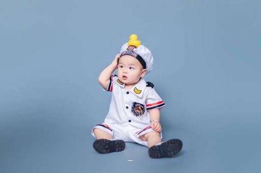 来宾宝宝老摇头怎么回事