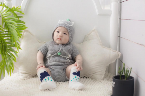 来宾宝宝揉眼睛是怎么回事 来宾宝宝揉眼睛是怎么回事